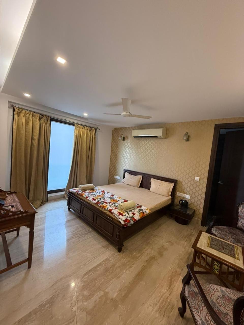 808 New Delhi