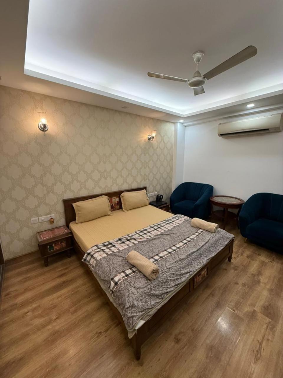 808 New Delhi